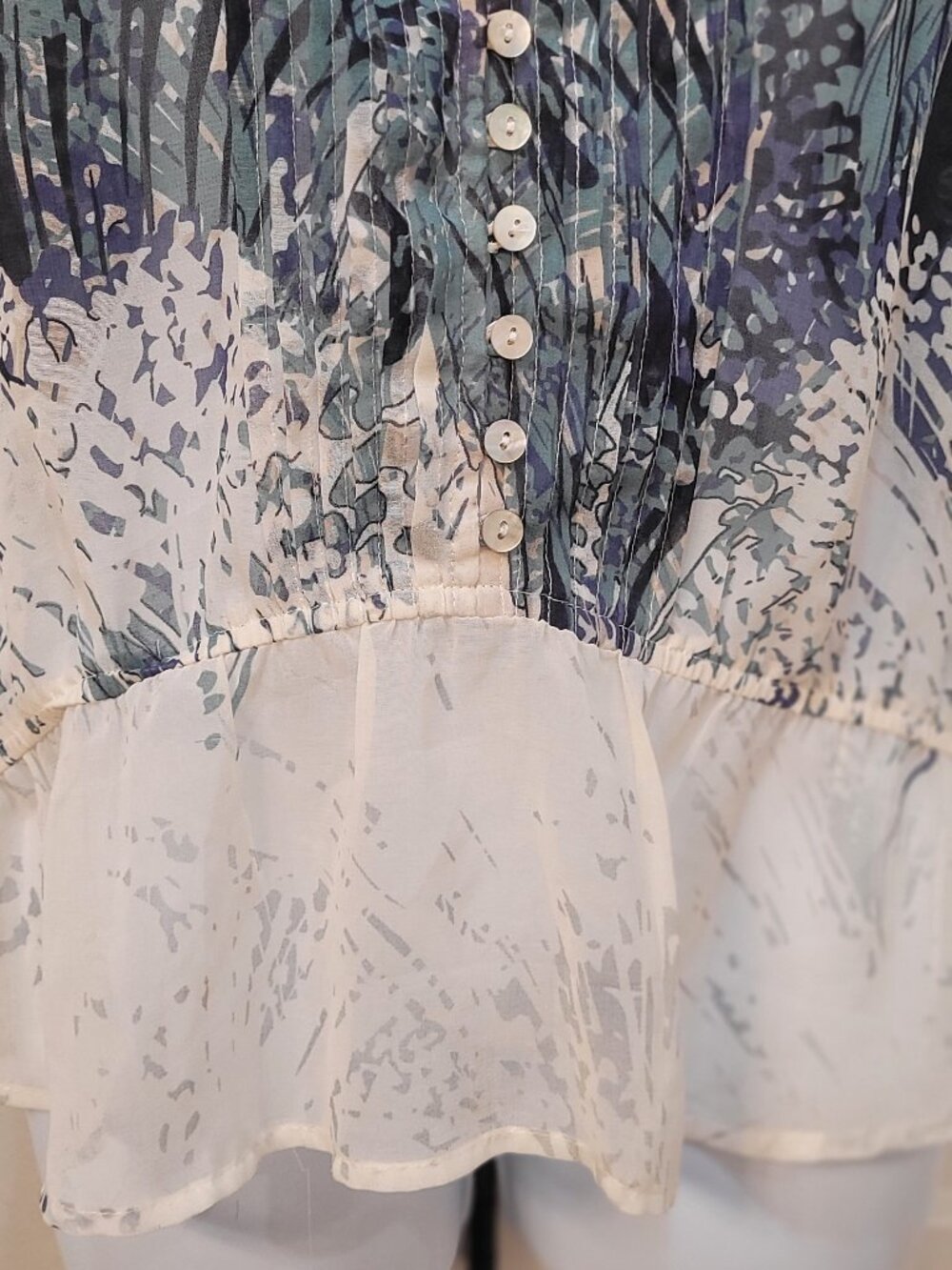 Nurture Sheer blouse Beautiful! - Picture 5 of 5